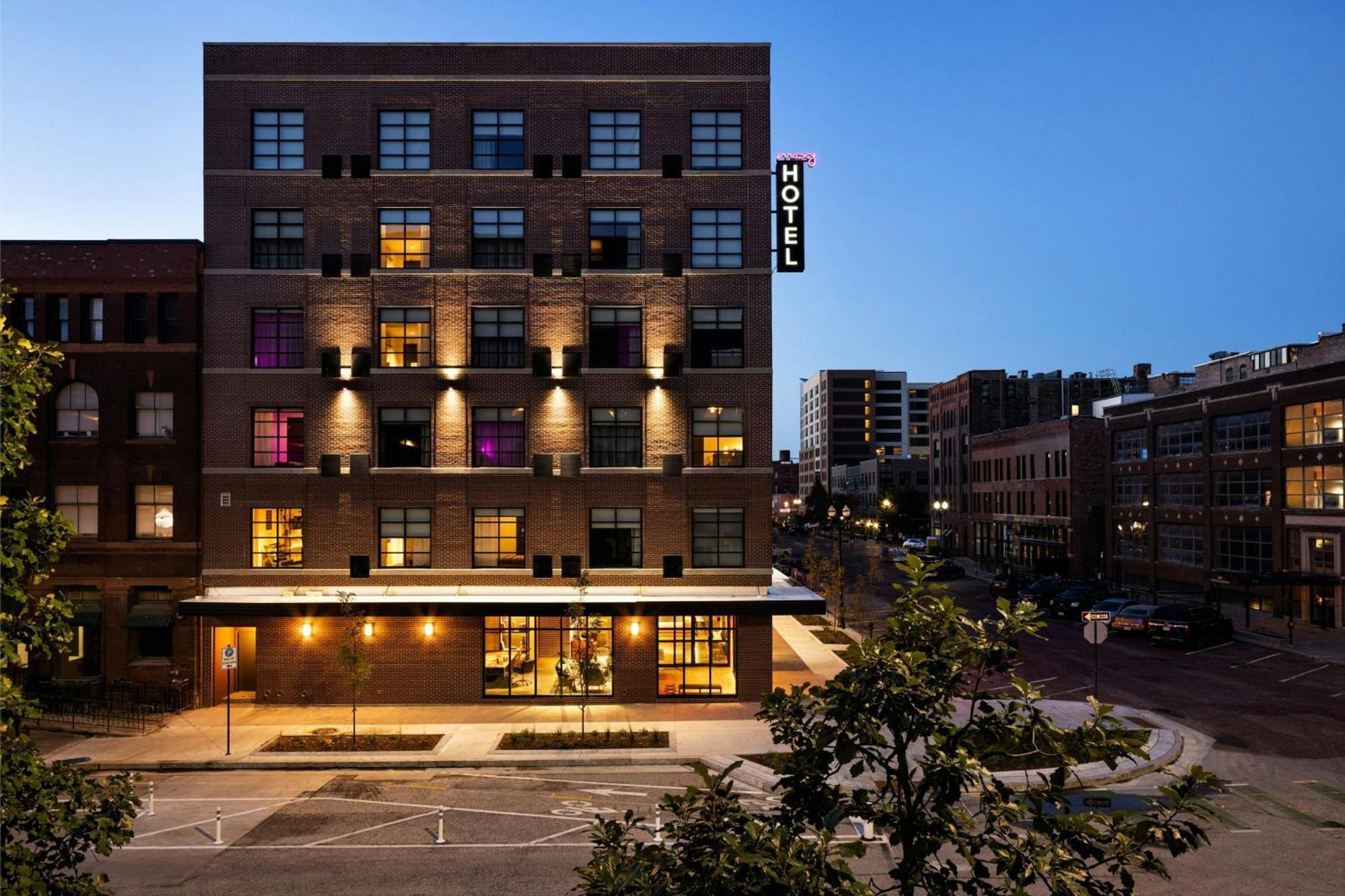 Готель Moxy Omaha Downtown Екстер'єр фото