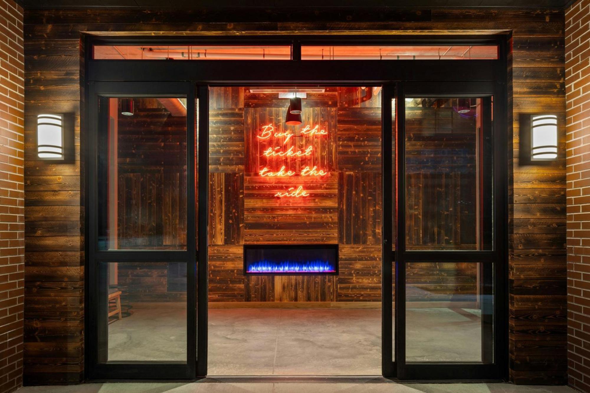 Готель Moxy Omaha Downtown Екстер'єр фото